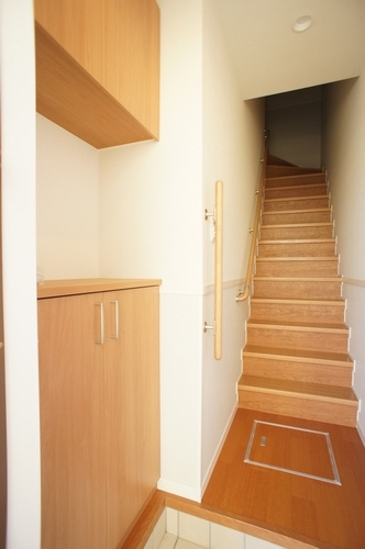RG-F　annexの玄関
