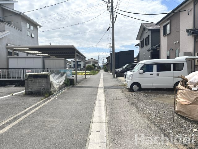 碧南市笹山町　新築戸建＜5号棟＞の前面道路含む現地写真|前面道路　北側：2.73ｍ　前面道路は車通りが少なく、駐車時も安心♪