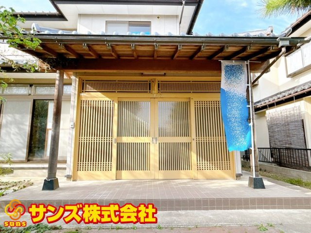 【中古】郡山市大槻町字原田際　　　朝日が丘小学校、郡山第７中学校の玄関