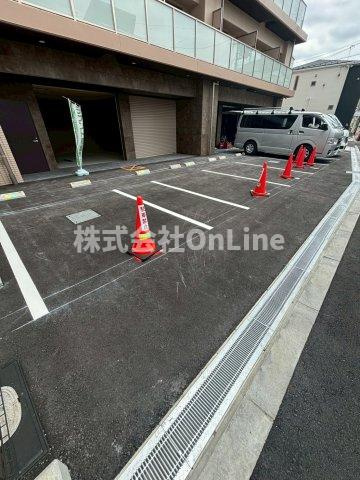 シャルールメゾン桃谷の駐車場