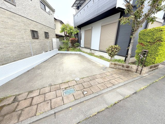 昭島市郷地町1丁目　リフォーム住宅の駐車場