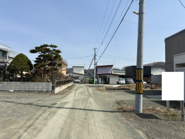 【前面道路含む現地写真】の画像