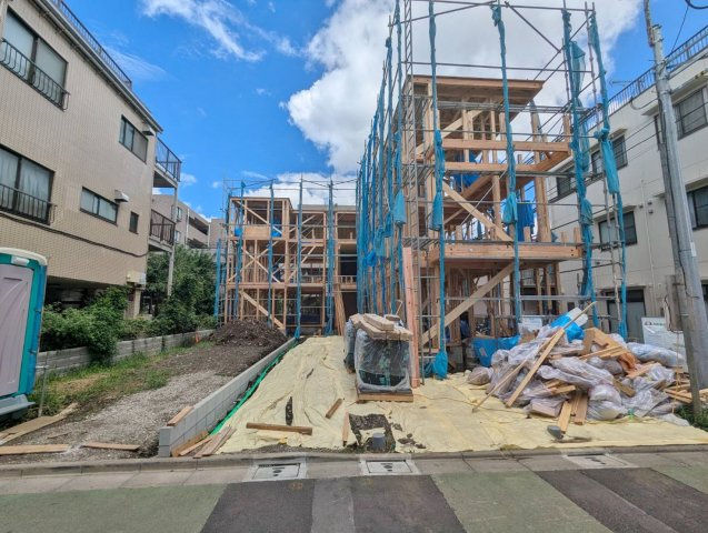 板橋区東新町2丁目 全4棟 3号棟の外観|南側約6.5ｍ公道×東側約4ｍ道路に面する全4棟
光と風を享受する快適な立地
～近くにモデルハウスございます～
