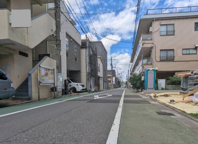 板橋区東新町2丁目 全4棟 3号棟の前面道路含む現地写真|東新町2丁目の落ち着いた住宅地に誕生します
南側6.5ｍ公道に面する全4棟　
ゆとりある空間設計の家
～近くにモデルハウスございます～