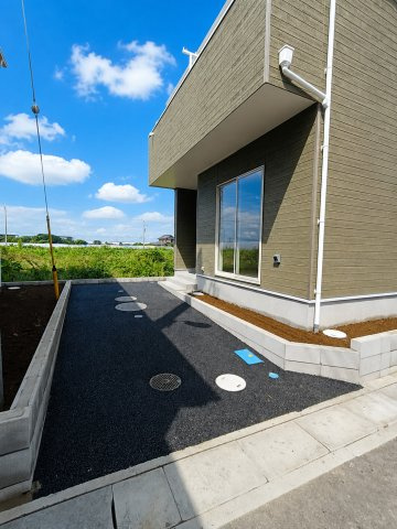八潮市　南川崎　新築戸建　全11棟の駐車場|駐車場があるので、車を買う予定の方も安心です