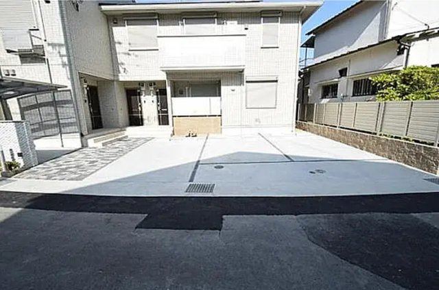 ラークヒルズ　神戸市長田区1棟売りアパート「H29年築」「満室稼働中」の駐車場
