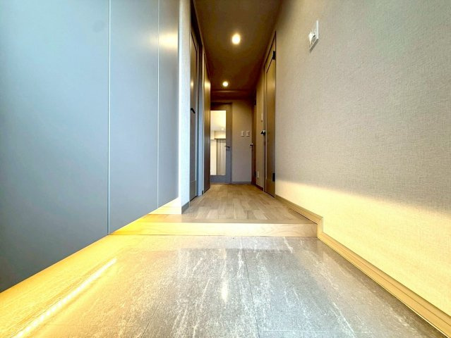 マイキャッスルセンター北Ⅱの玄関|ゆとりあるスペースを確保し、出入りのしやすさと快適性を兼ね備えた設計です。