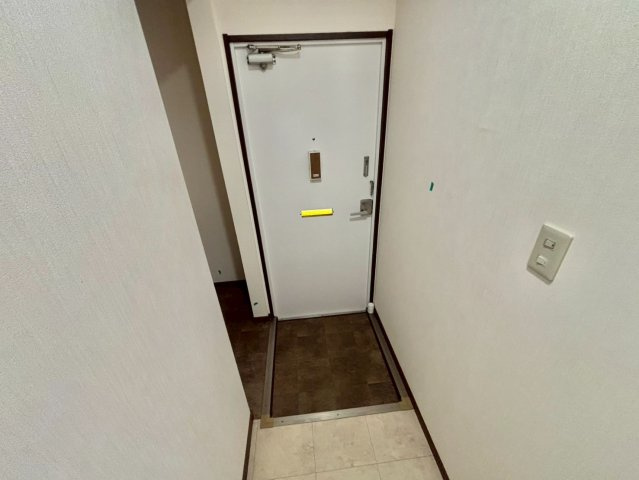 黒岩ハイツの玄関
