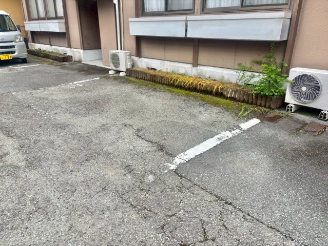 黒岩ハイツの駐車場