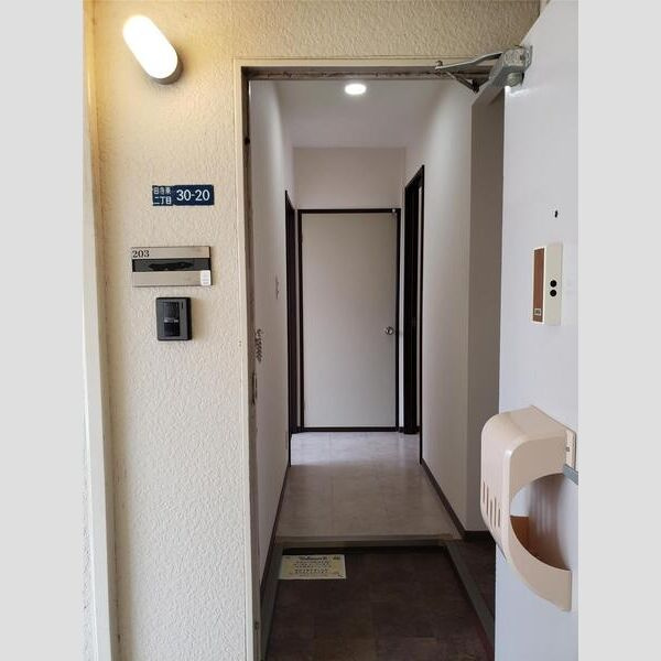 黒岩ハイツの玄関