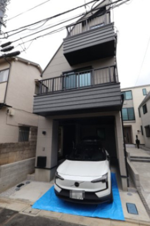 《仲介手数料無料》北区上十条５丁目21-6新築一戸建てメルディアの外観|前面道路が狭いので大きな車は車庫入れがとても難しいかもしれません。現地にてご確認お願いいたします。