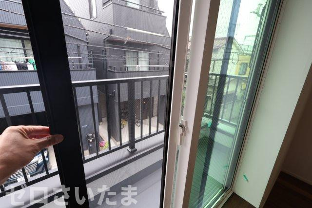 《仲介手数料無料》北区上十条５丁目21-6新築一戸建てメルディアのバルコニー|網戸付き