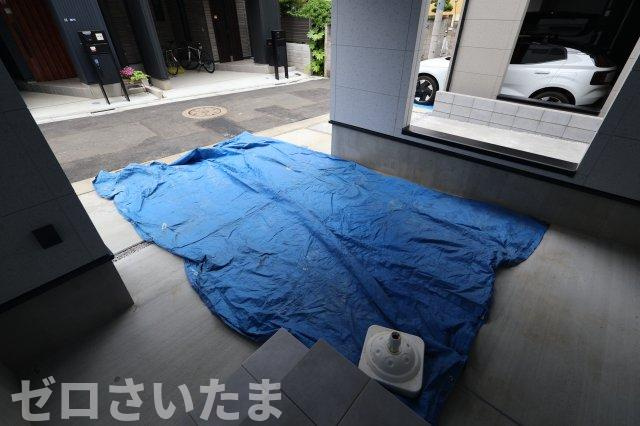 《仲介手数料無料》北区上十条５丁目21-6新築一戸建てメルディアの駐車場|前面道路が狭いので大きな車は車庫入れがやや難しいかもしれません。現地にてご確認お願いいたします。