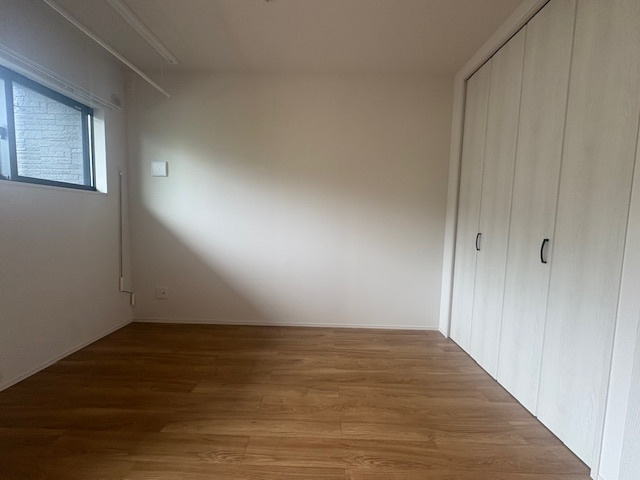 Louis Apartment吹田東リバーパークの洋室