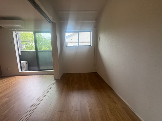 Louis Apartment吹田東リバーパークの洋室