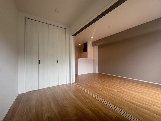 Louis Apartment吹田東リバーパークの洋室
