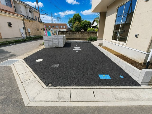 八潮市　南川崎　新築戸建　全11棟の駐車場|駐車場があるので、車を買う予定の方も安心です