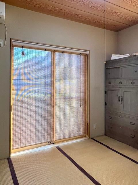 柏町二丁目戸建（１階部分のみ）の寝室|※写真に映っている家財は全て撤去予定です。