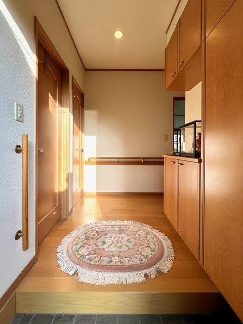柏町二丁目戸建（１階部分のみ）の玄関|※写真に映っている家財は全て撤去予定です。