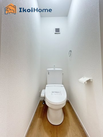 神戸市西区秋葉台2丁目　全1棟　新築戸建のトイレ|【ホームページに現地動画掲載中】●年中無休：当日予約可●1階・2階ウォッシュレット付のお手洗い。