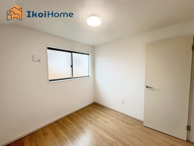 神戸市西区秋葉台2丁目　全1棟　新築戸建の子供部屋|【ホームページに現地動画掲載中】●年中無休：当日予約可●洋室は広さございますのでお子様部屋などに最適