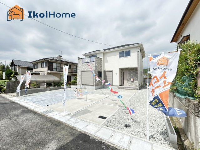 神戸市西区秋葉台2丁目　全1棟　新築戸建の駐車場|【ホームページに現地動画掲載中】●年中無休：当日予約可●開放的な敷地で駐車スペースゆっつたり3台分！