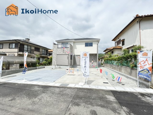 神戸市西区秋葉台2丁目　全1棟　新築戸建のエントランス|【ホームページに現地動画掲載中】●年中無休：当日予約可●自然溢れる閑静な住宅地で子育て環境も良好♪