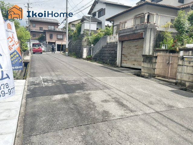 神戸市西区秋葉台2丁目　全1棟　新築戸建の前面道路含む現地写真|【ホームページに現地動画掲載中】●年中無休：当日予約可●木津小徒歩9分、桜が丘中学校徒歩10分。