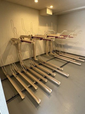 レガリス明大前 のエントランス|■駐輪場