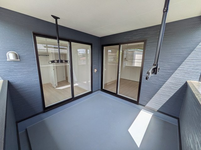 八王子市　小宮町　新築一戸建て　２４期のバルコニー|～多少の雨風ならしのげるインナーバルコニーで外出時も安心です～