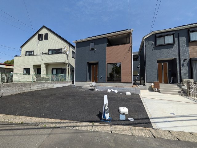 八王子市　小宮町　新築一戸建て　２４期の駐車場|～並列2台駐車可能カースペース～