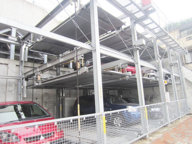 ドゥーエ東十条の駐車場|建物隣に駐車場がございます！