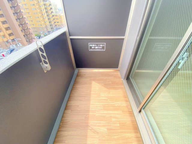 【バルコニー】 | ラルジュ皆実 | 外からの目が気にならないバルコニーで洗濯物が干せます