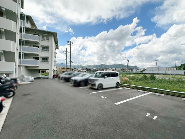エルパーク西京・大原野|駐車場ございます。空き状況等詳しくはスタッフまでご相談ください！（R8.5撮影）