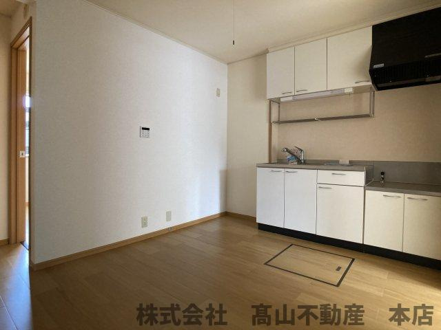 遠賀郡岡垣町大字三吉のアパートの居間・リビング