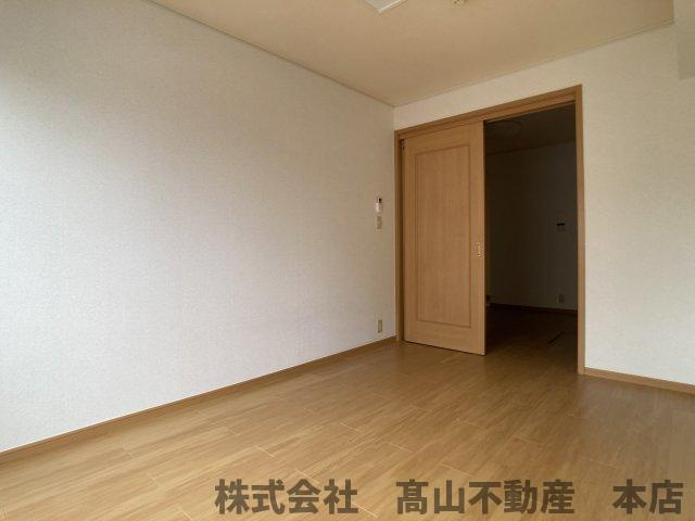 遠賀郡岡垣町大字三吉のアパートの洋室