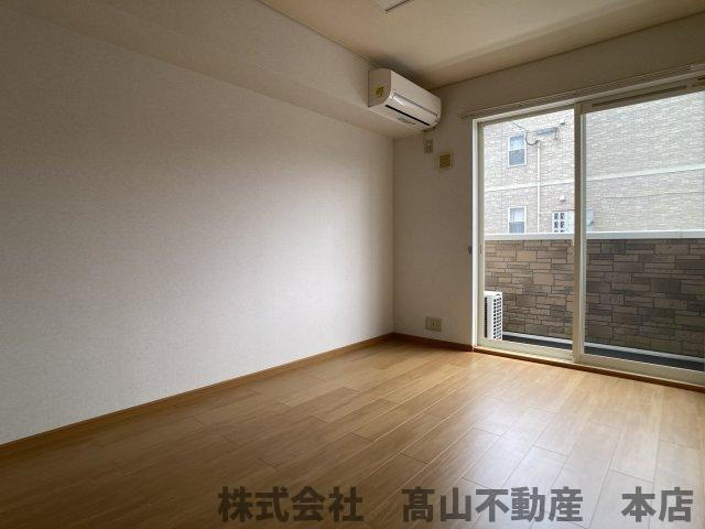 遠賀郡岡垣町大字三吉のアパートの洋室