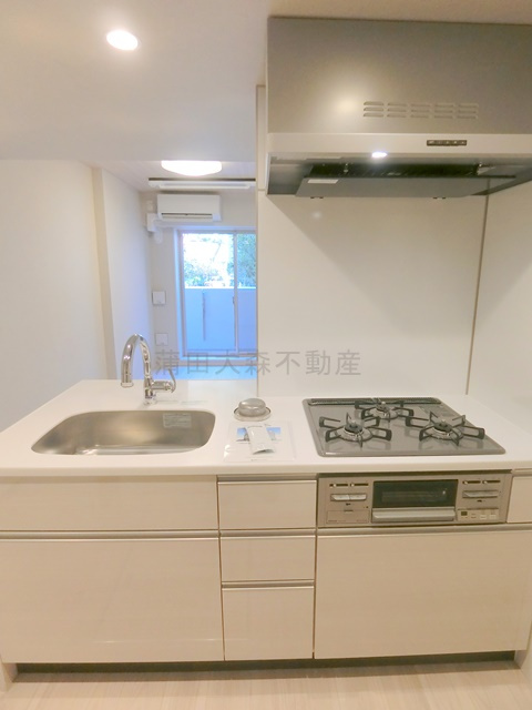 Live Casa千鳥町のキッチン|3口ガスグリル付システムキッチン