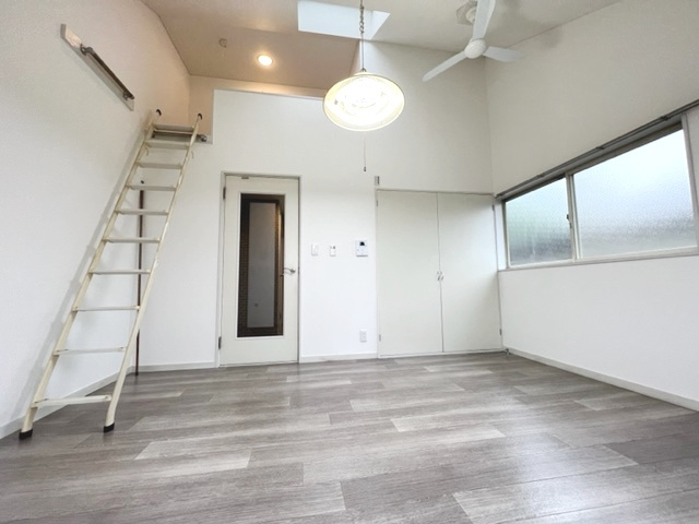 フジパレス行田参番館のロビー