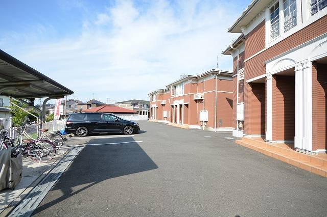 グリーンヒルズ旭Ｃの駐車場|駐車場に車を止められます