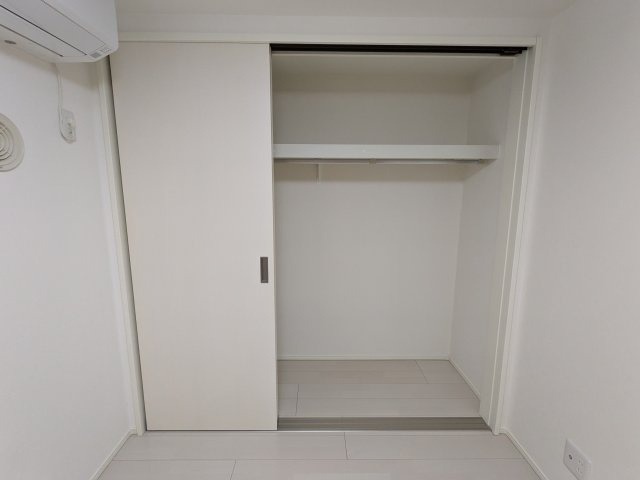 ハーモニーテラス二番Ⅲの収納|102号室クローゼット