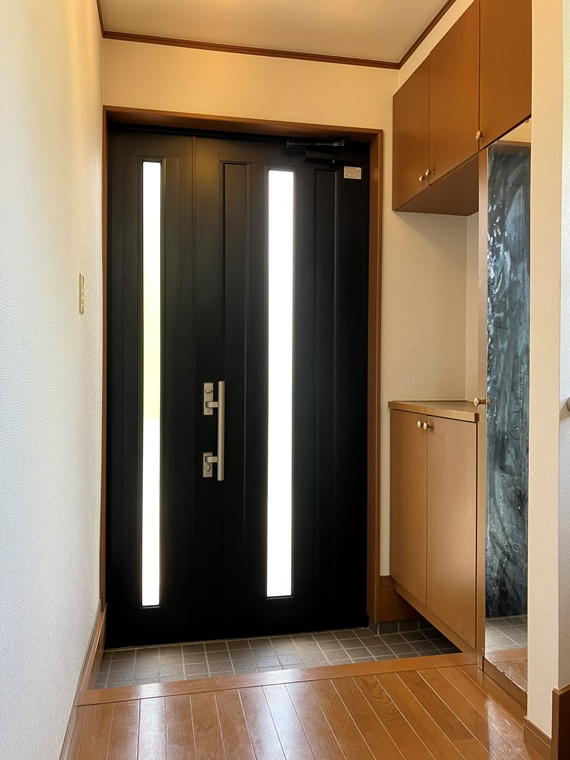 柏戸建の玄関