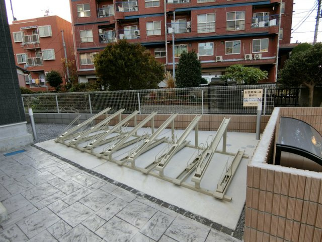 リブリ・柏泉町の駐車場