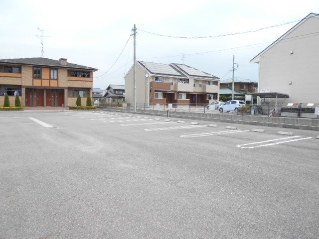 アルドーレ　Ａの駐車場