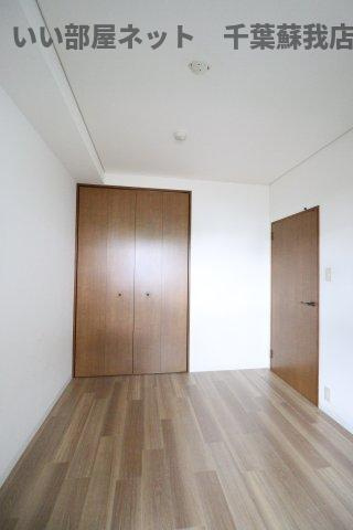フローラ千葉中央の寝室|落ち着いた色調の寝室です