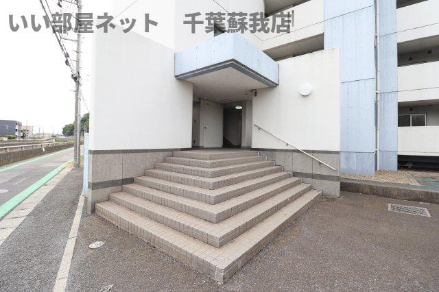 フローラ千葉中央のエントランス|落ち着いたエントランスです