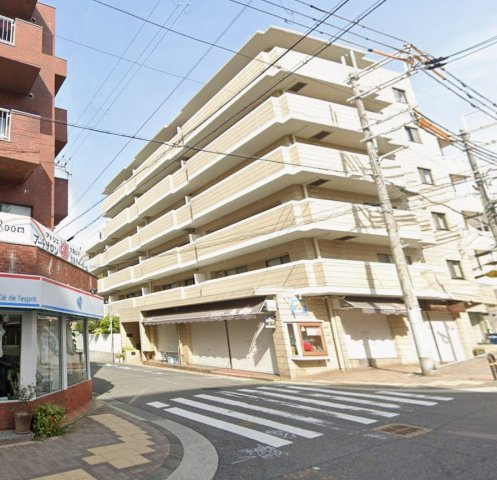 メゾンドール住吉北の外観|2026年1月リフォーム済
新調】システムキッチン・浴室・洗面化粧台・トイレ
張替】全面クロス・全面フローリング
その他】建具交換・給湯器新調・ハウスクリーニング