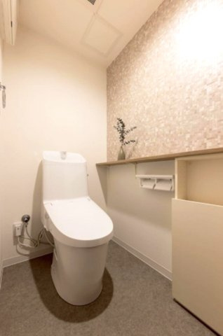 メゾンドール住吉北のトイレ|節水型でエコなトイレには、今では当たり前のウォシュレット付き。
