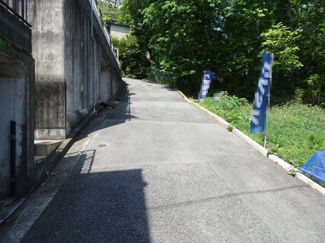 【前面道路含む現地写真】 | 川西市鼓が滝１丁目10の32　建築条件無し土地