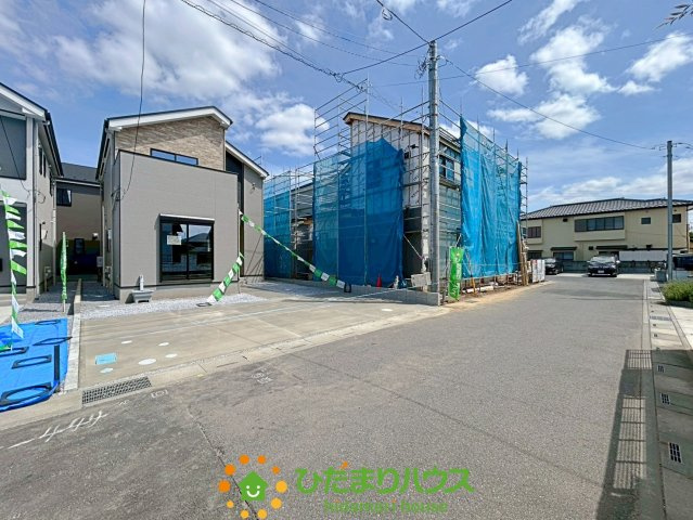 久喜市野久喜4期　新築一戸建て　03　リガーレの前面道路含む現地写真